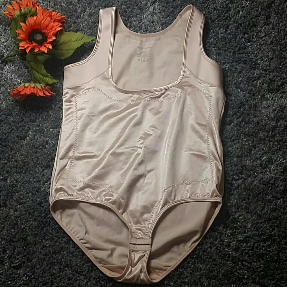 SECRET SOLUTIONS BODY SUIT.26\28 plus